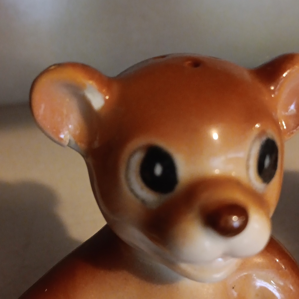 Vintages salt and pepper shakers - Picture 5 of 5